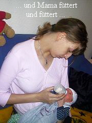 ... und Mama f�ttert
und f�ttert ...