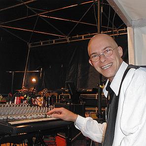 DJ Ren Kleinschmidt an der Tontechnik