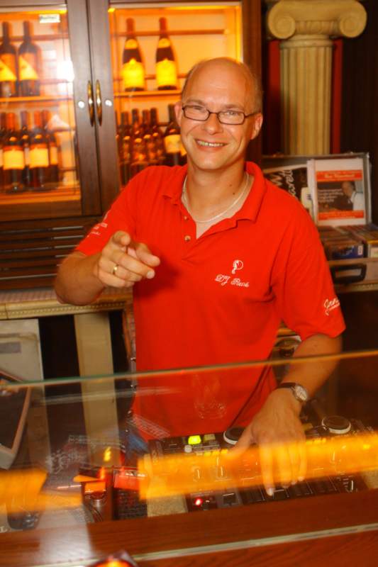 DJ Ren Kleinschmidt (Nautic Club & Lounge)